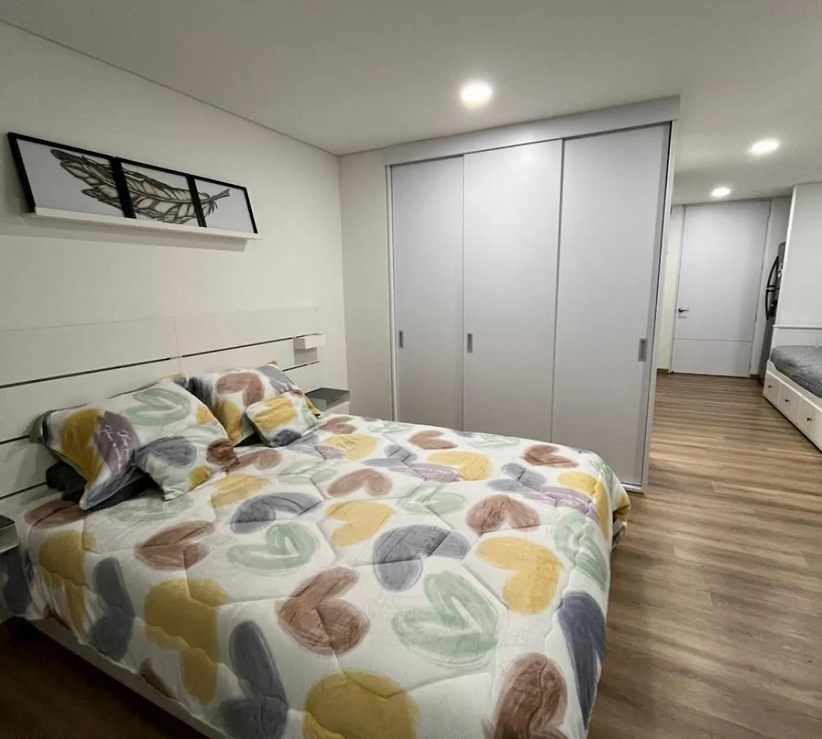 Loft Moderno Con Vista Al Centro Y Monserrate contacts
